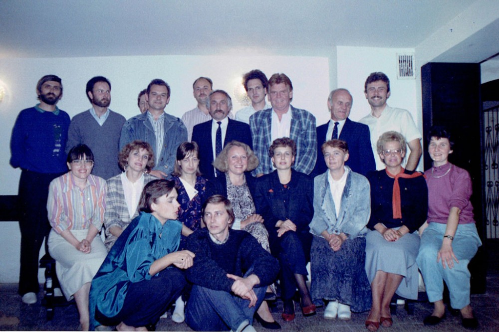 Rok 1990 - Współpraca ze szkołą z Holandii - wizyta Holendrów w ZSRB - spotkanie nauczycieli i dyrekcji.
